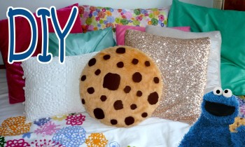 DIY ROOM DECOR ❤ Super simple COOKIE PILLOW! (Sew/No sew)