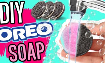 DIY COLOR CHANGING OREO SOAP!!! Wash your hands with OREOS! Magic soap!